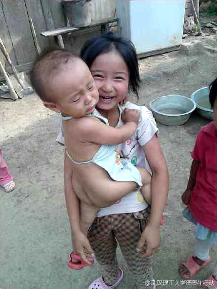 7��17�գ����������Єӡ��F���η�ꠌ�֧�̵ĺ��ӂ��M���˼��L�����o���ӂ���ȥ�˺��ε�������һ��꠆T�f�����F(xi��n)�ڽK���˽⺢�ӂ�?y��u)�ʲô���t����߀�О�ʲô���С�С���֡���С�������@���ɽ·��ĺ��y�����еĺ����όWǰ߀���Ƚoţ��ݡ������D�ϵ�СŮ���mȻ���g����������ܵ��ѽ�(j��ng)ʮ�֋�����