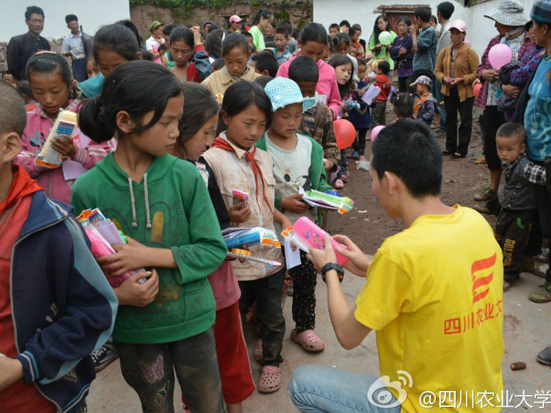 7��28������(j��ng)�v��2����С�r��ɽ·���Ĵ��r(n��ng)�I(y��)��W����·ꖹ⡱�F꠻I���Đ������Y��꠆T�ʹ���Ĺ�ͬŬ�����\���˴���K���͵��˺��ӂ���������