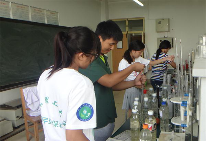 �(du��)�T��?c��)ڌ?sh��)�(y��n)�Ҍ�(du��)�ɼ��؁�(l��i)��ˮ���M(j��n)�Ќ�(sh��)�(y��n)����,����(du��)��Ҫ����ˮ�ӵ�PH����ȡ�늌�(d��o)���������ȹ����(xi��ng)ָ��(bi��o)�ęz�y(c��)����(sh��)��(j��)�M(j��n)��̎����