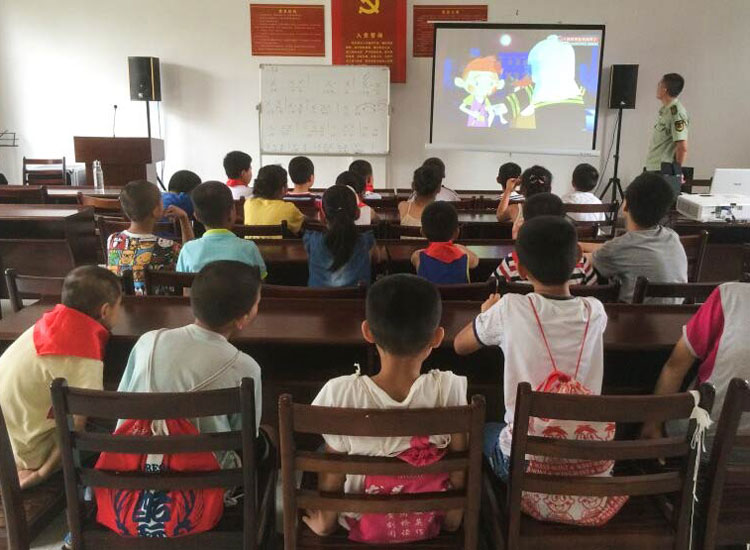 ־Ը����Ո(q��ng)���ą^(q��)�侯���(du��)��ǰ�����ٽoС���т���������ȫ֪�R(sh��)�v����