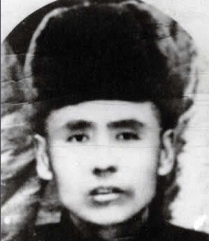 ���F÷��1893��1934�����������|����Ϫ��1931��10����Ѯ�����F÷�������|�������l(w��i)܊�����ڵ��|���P����ᶎr���f��һ����ӡ�1932��3�����|���񱊿��վȇ���ί�����F÷��|�����x��܊��28·܊˾�1934��5��30���������F÷����͢�o���I�Ăα��°���꠲��@��1934��9��28��ҹ�����F÷����܊�ٰ�񽵟oЧ�±�������1935�깲�a(ch��n)�h�l(f��)���ġ���һ���ԡ������Q���ǡ���ȇ������|������Ӣ�ۡ���1988�걻׷�J�������ʿ��2014��9��1���������������������ĵ�һ��300����������Ӣ�Һ�Ӣ��Ⱥ�w�����