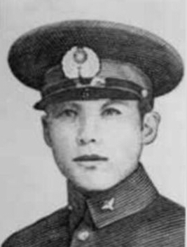 鐺��ģ�1916�꣭1937��8��17�գ����|�����(zh��n)������܊��5���մ���w�ІT�� ����һ�ˡ���׃�����܊����У���ڮ��I(y��)��1937��8��17�������ٵ������Zը�Ϻ����Ĵ�·��܊�܊˾��r�����ձ�܊�֮�����ړ������C������鐺�����������딳����┵(sh��)ʮ���ձ�ʿ������������鐺��Ĳ������������w�ІT����֘�����������܊��֮�������һ�w�ӏ��Ԛ�ѳ����������������һ����������Ӣ�ҡ�