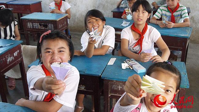 ���ϿƼ���W(xu��)��һ��һ·���x��(w��)֧���c����(zh��n)��ؚ�{(di��o)�Ќ�(sh��)�`�F(tu��n)���������(y��ng)�h��¹ɽ�(zh��n)�u�ŸG���_(k��i)չ�x��(w��)֧�̺ͷ�ؚ�{(di��o)����־Ը�߽o���ӂ��_(k��i)�O(sh��)�ֹ��n�����D�麢�ӂ�չʾ�ֹ���Ʒ�����F(tu��n)�(du��)�ṩ��