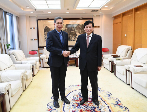人民日?qǐng)?bào)社社長(zhǎng)、總編輯庹震會(huì)見新加坡駐華大使呂德耀一行