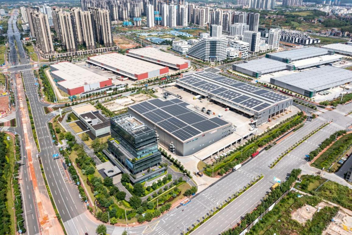 中新南寧國際物流園航拍圖。 人民網(wǎng) 嚴(yán)立政攝