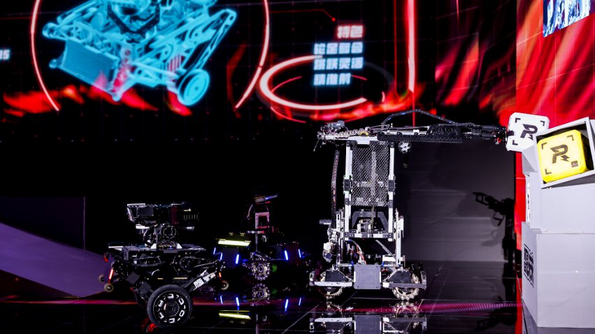 武漢工程大學大學生們帶來的機甲大師對抗比賽。主辦方供圖