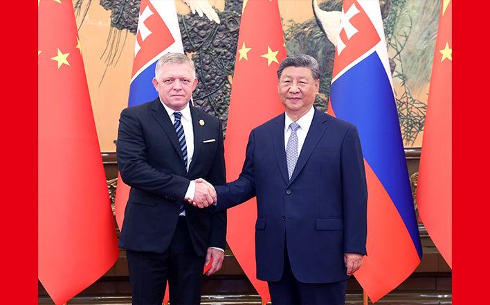 習(xí)近平會(huì)見(jiàn)斯洛伐克總理菲佐