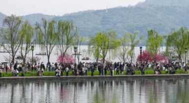 杭州西湖：又是桃紅柳綠時(shí)