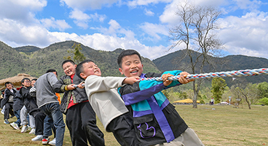 趣味拔河 樂享春假